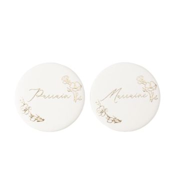 Des badges blancs avec écrit "Parrain" et "Marraine" en doré pour le baptême de votre enfant | jourdefete.com Des badges blancs avec écrit "Parrain" et "Marraine" en doré pour le baptême de votre enfant | jourdefete.com