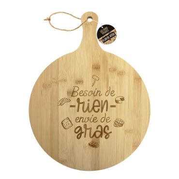 Planche apéro ronde en bois avec gravure humoristique "Besoin de rien, envie de gras" | jourdefete.com Planche apéro ronde en bois avec gravure humoristique "Besoin de rien, envie de gras" | jourdefete.com