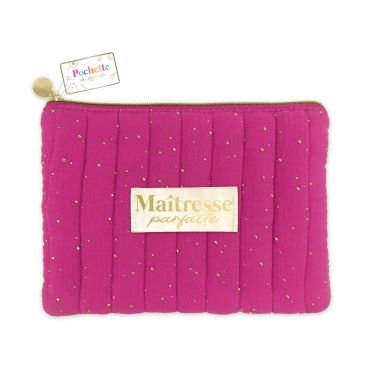 Pochette cadeau rose fuchsia en gaze de coton matelassée avec des pois dorés et l'inscription Maîtresse parfaite pour la fin de l'année scolaire | jourdefete.com