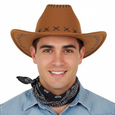 Chapeau cow-boy marron clair avec surpiqûres porté par un homme souriant | jourdefete.com Chapeau cow-boy marron clair avec surpiqûres porté par un homme souriant | jourdefete.com