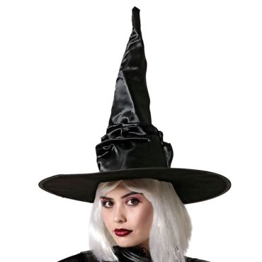 Femme portant un chapeau de sorcière noir satiné au look tordu et élégant | jourdefete.com Femme portant un chapeau de sorcière noir satiné au look tordu et élégant | jourdefete.com