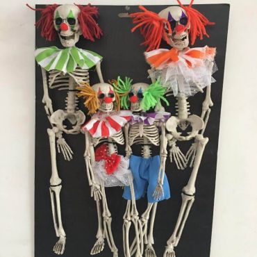 famille-squelettes-clowns-halloween | jourdefete.com famille-squelettes-clowns-halloween | jourdefete.com