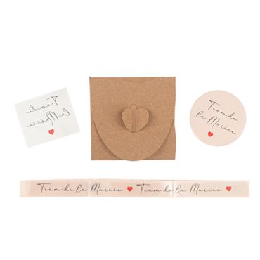Kit EVJF "Team de la Mariée" avec bracelet, badge, tatouage et enveloppe en kraft | jourdefete.com Kit EVJF "Team de la Mariée" avec bracelet, badge, tatouage et enveloppe en kraft | jourdefete.com