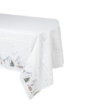 Nappe de Noël en tissu Neige Éternelle avec sapins et montagnes enneigées | jourdefete.com Nappe de Noël en tissu Neige Éternelle avec sapins et montagnes enneigées | jourdefete.com