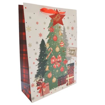 Sac cadeau de Noël avec sapin décoré, boules et paquets cadeaux festifs | jourdefete.com Sac cadeau de Noël avec sapin décoré, boules et paquets cadeaux festifs | jourdefete.com