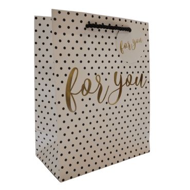 Sac cadeau "For You" 18x23x10 cm avec écriture dorée | jourdefete.com Sac cadeau "For You" 18x23x10 cm avec écriture dorée | jourdefete.com