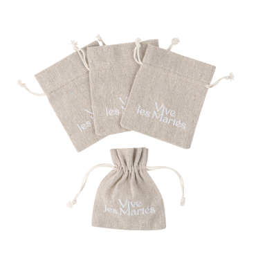 Pochons en lin brodés "Vive les Mariés" pour un mariage élégant | jourdefete.com Pochons en lin brodés "Vive les Mariés" pour un mariage élégant | jourdefete.com