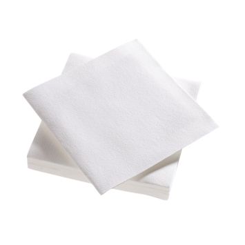 Un lot de 25 serviettes blanches en airlaid à poser sur votre table pour tous vos invités | jourdefete.com