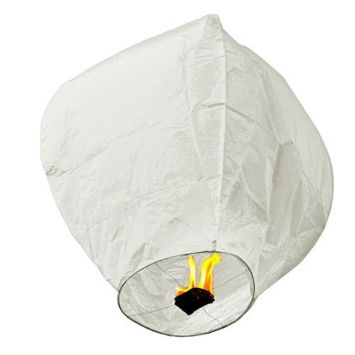 Une jolie montgolfière blanche pour faire un vœu lors de votre événement | jourdefete.com
